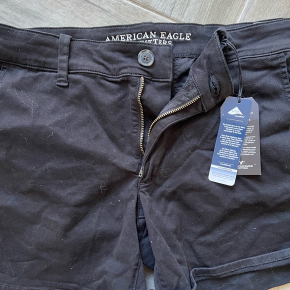 Women’s American Eagle Shorts - Picture 2 of 3